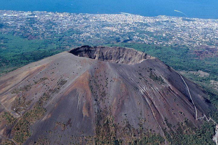 Tour of Mt. Vesuvius + Herculaneum + Pompeii (FullDay 8h)