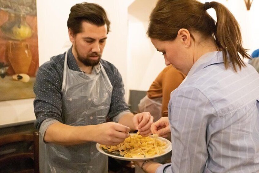 Lesson of fresh egg pasta and ravioli in a historic restaurant