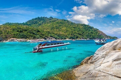 Phi Phi Islands and Maya Bay Tour by Speedboat from Krabi