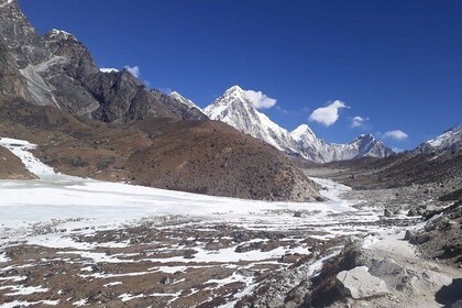 Gokyo Lakes Cho-La Pass with Everest Base Camp