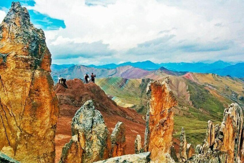 Full-Day Guided Tour to Palcoyo Rainbow Mountain with Lunch
