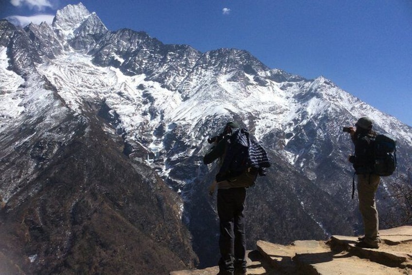 Enjoying the Himalayas View on the way to Tengboche.