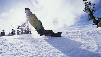 Arc 1800 Snowboard Rental Evolution Package