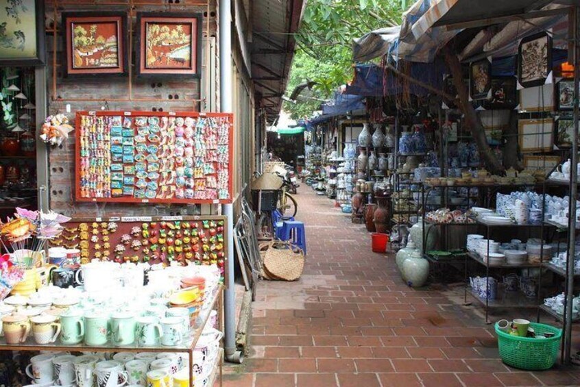 Hanoi Traditional Villages Private Walking Tour with Lunch