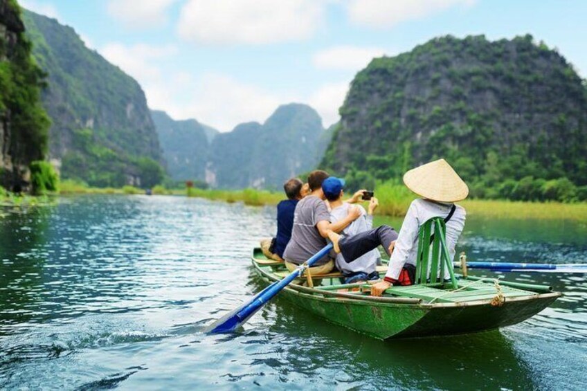 Ninh Binh Private Tour : Hoa Lu Citadel - Tam Coc Boat Trip - Bich Dong Pagoda