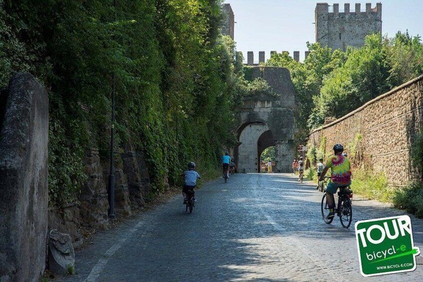 Private e-Bike Tour - Appian Way, Catacombs and Aqueducts