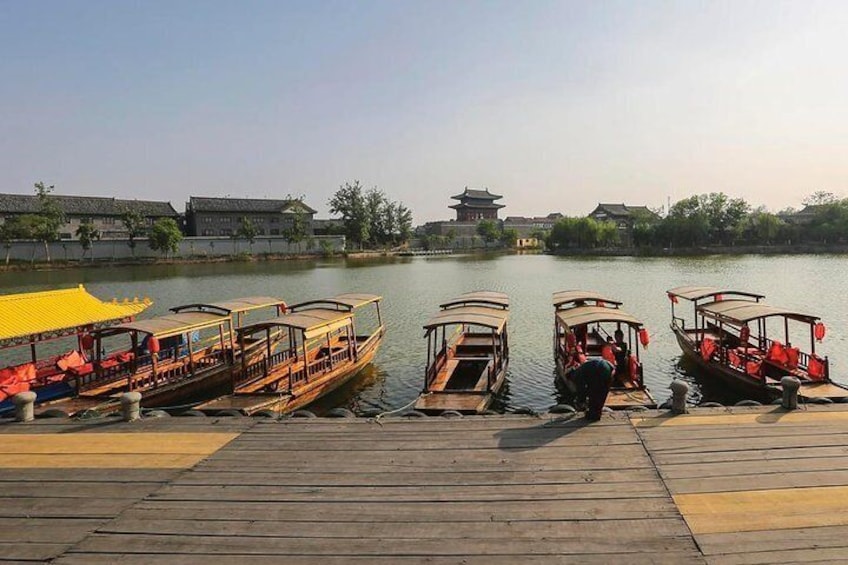 Private Half-Day Walking Tour of Kaifeng Millennium City Park