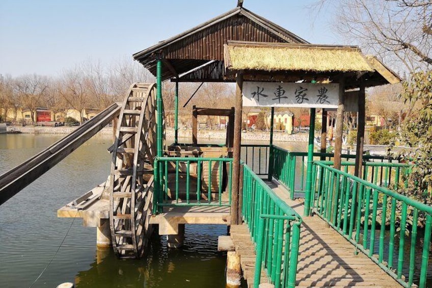 Private Half-Day Walking Tour of Kaifeng Millennium City Park