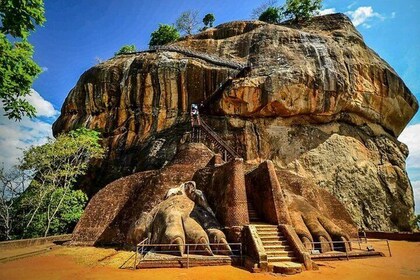 Dambulla, Sigiriya and Habarana Tour with Hotel Pick Up