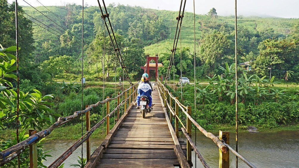 Jeep tour: 2 days Ho Chi Minh Trail Adventure 