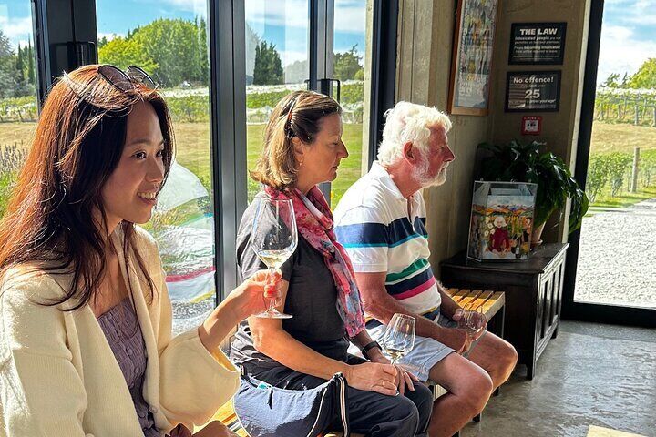 'Express' Wine Tour & Māori Culture Wānaka