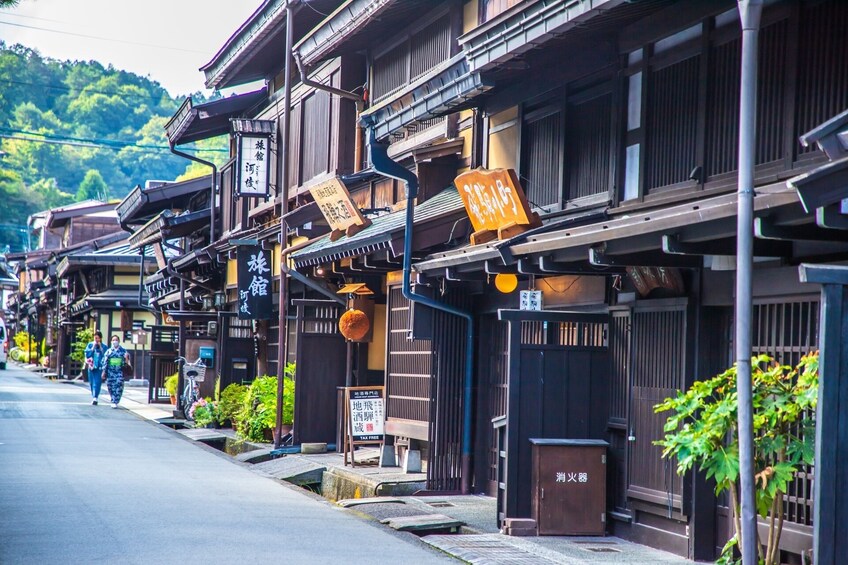 From Nagoya: Takayama & Shirakawago Bus Tour 