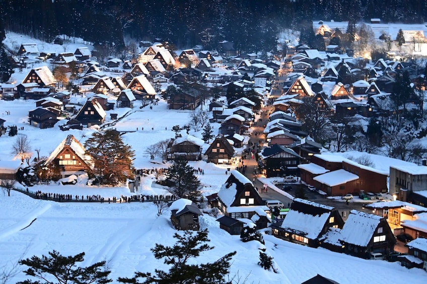 From Nagoya: Takayama & Shirakawago Bus Tour 