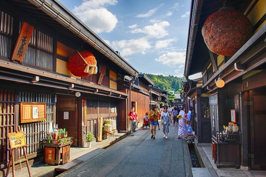 From Nagoya: Takayama & Shirakawago Bus Tour 