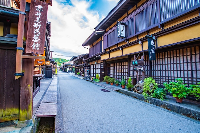 From Nagoya: Takayama & Shirakawago Bus Tour 