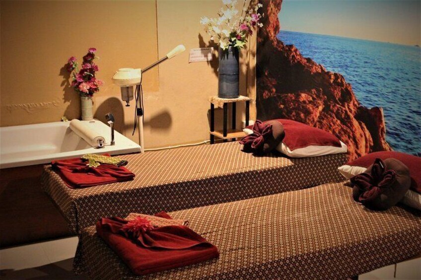 Aromatherapy Oil Massage 60/90/120 mins. 500/750/1,000 THB.