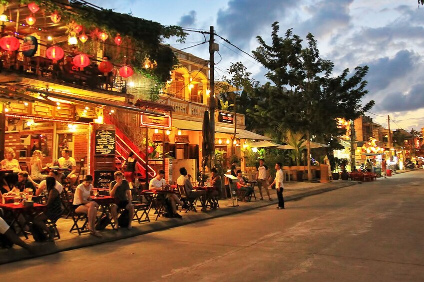 Jeep tour: Hoi An Twilight Bite Food Tour 