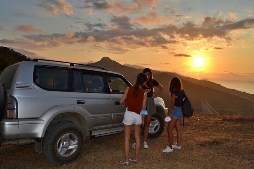 Sunsent with BBQ in jeep