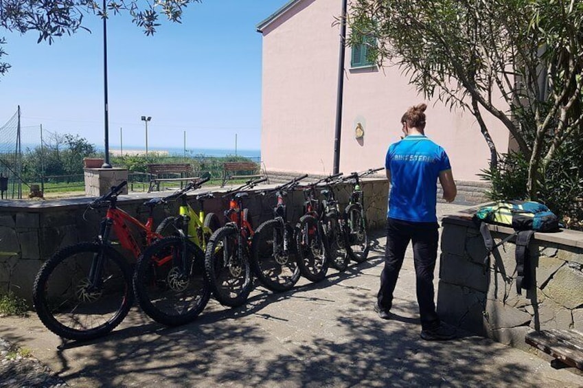 E-bike ride and hiking in the National Park of Cinque Terre