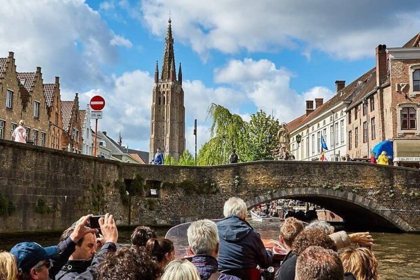Full Day Private Tour to Medieval Brugge with a Licensed Guide and Limo Driver