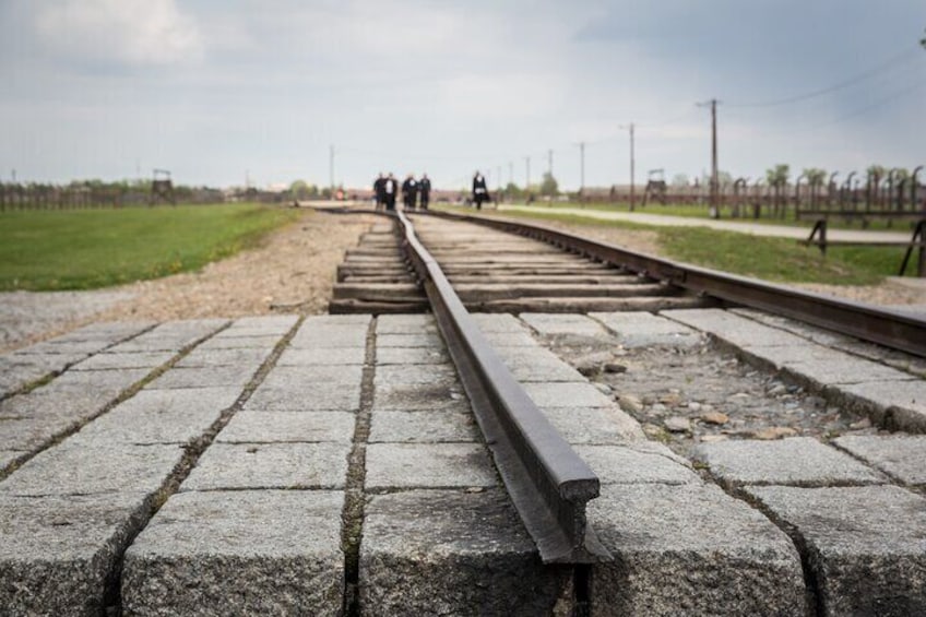 Auschwitz-Birkenau: Fast-Track Ticket & Guided Tour No Transfers
