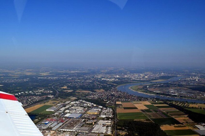 Dusseldorf: 1-Hour Private Sightseeing Flight 