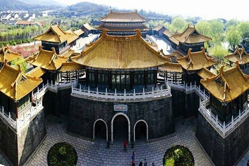 Wuxi Private Day Tour with Lingshan Buddhist Scenic Spot and Sanguo City
