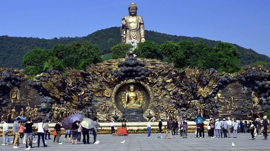 Wuxi Lingshan Buddhist Scenic Spot and Jichang Garden Private Day Tour