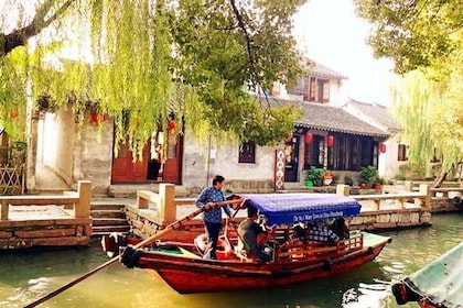 Tongli Water Town Private Day Trip from Shanghai with Tuisi Garden and Boat...