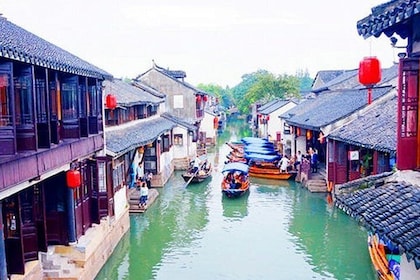 Tongli and Zhouzhuang Water Town Private Day Tour from Wuxi