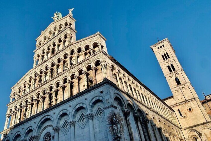 Pisa, Lucca and Tuscany Private Tour from Livorno
