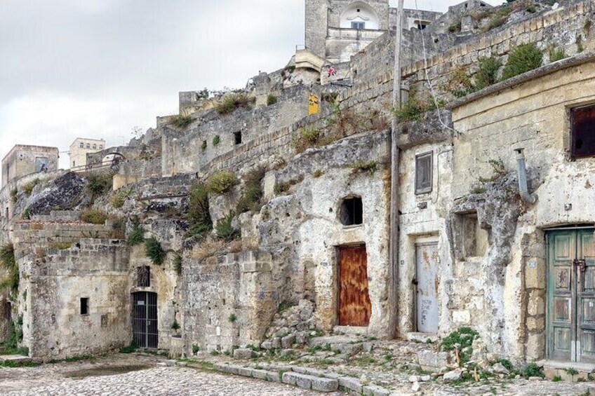 Matera: 2-hour Walking Tour with visit to a Cave House