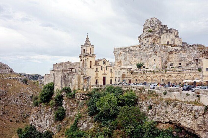 Matera: 2-hour Walking Tour with visit to a Cave House