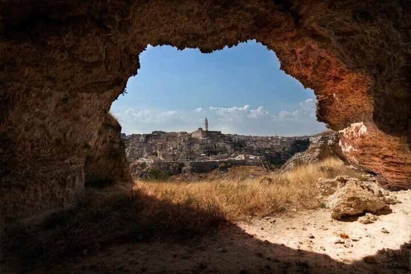 Matera: 2-hour Walking Tour with visit to a Cave House