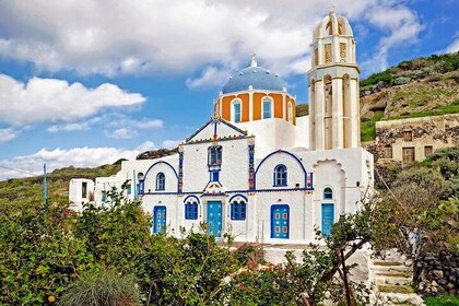 Thirassia Island: 6hr Private Tour with Lunch from Santorini