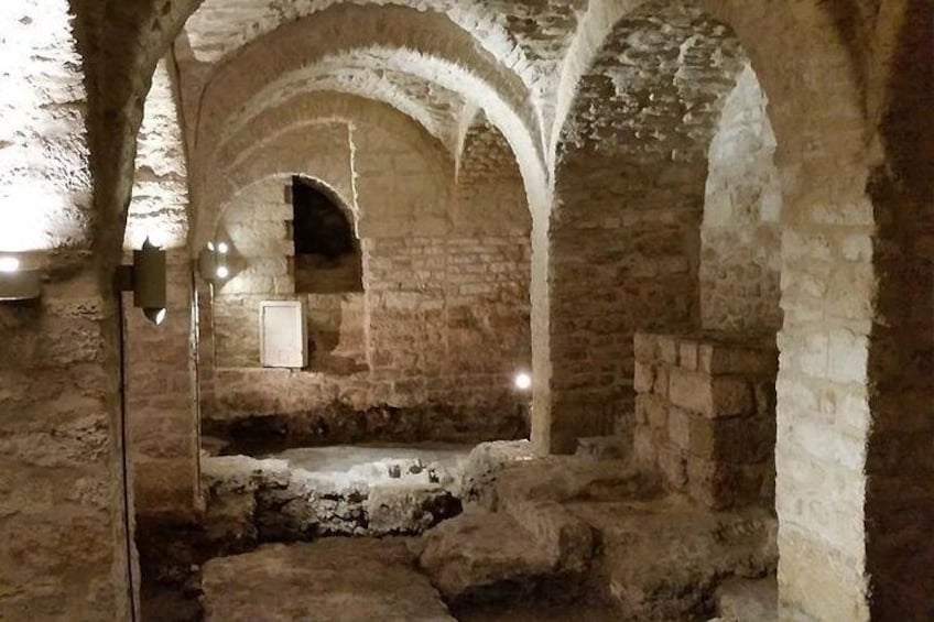 Succorpo of the Cathedral of San Sabino - Excavations with large naves and Roman epigraph