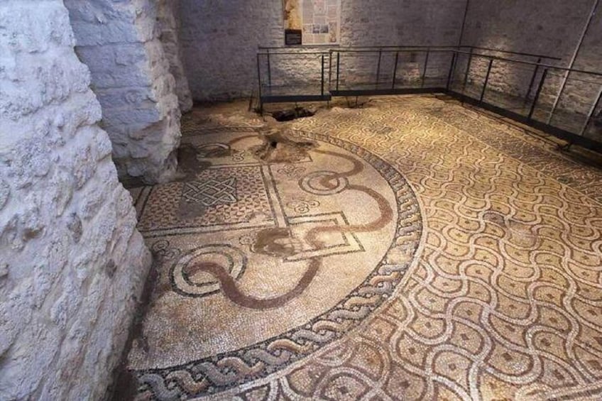 Succorpo of the Cathedral of San Sabino - Polychrome mosaic that adorned the floor