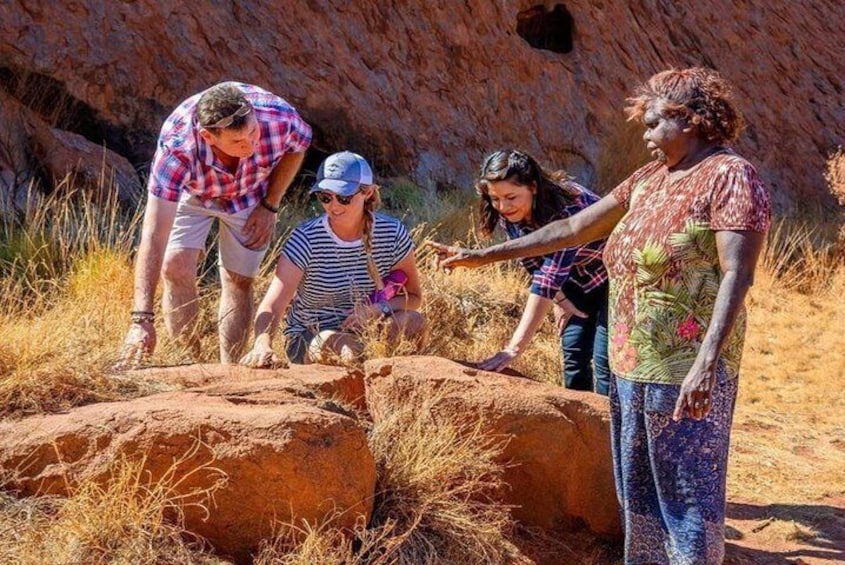Discover Uluru: Aboriginal Art & Culture 4.5 Hours Tour