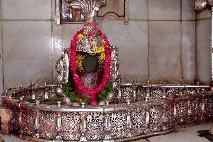 Know here interesting story of Mahakaleshwar temple of Ujjain | Mahakaleshwar  Jyotirlinga:उज्जैन के इस मंदिर में धरती फाड़कर प्रकट हुए थे महाकालेश्वर,  यहां पढ़ें इसकी रोचक कथा