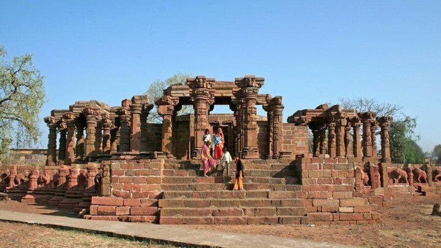 Jyotirlinga Journey: Indore to Omkareshwar Private Day Trip