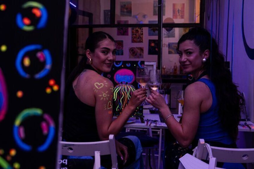 Have fun in the Glow & Flow party with your best friend under neon lights!