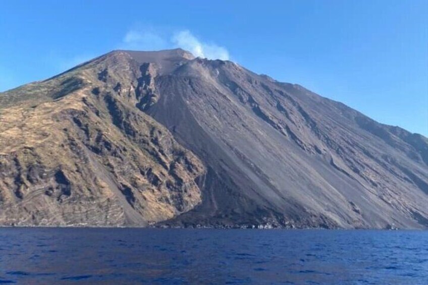 Exclusive tour of Stromboli island, Boat tour with Pasqualo