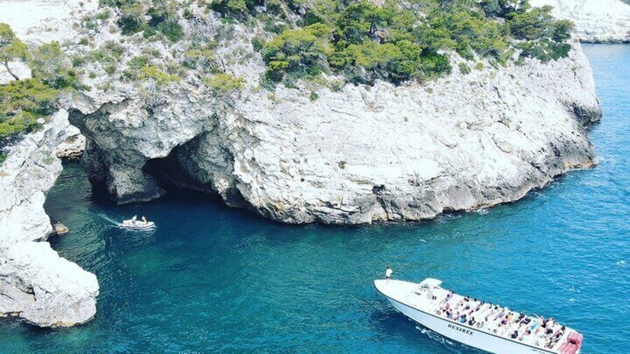 Desirèe experience. Visit of the marine caves of Vieste