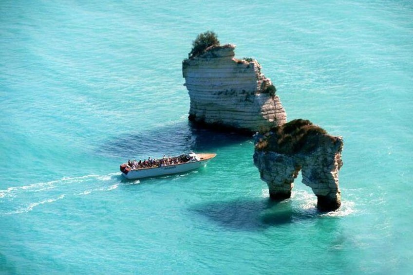 Desirèe experience. Visit of the marine caves of Vieste