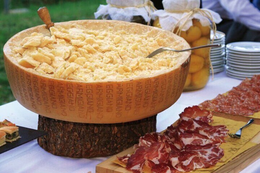 Parmigiano Reggiano and cured meats | Artemilia Guided Tours | Parma Food Walking Tour