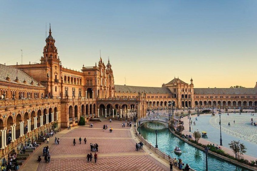 Full-Day Private Guided Cultural Tour of Seville from Granada