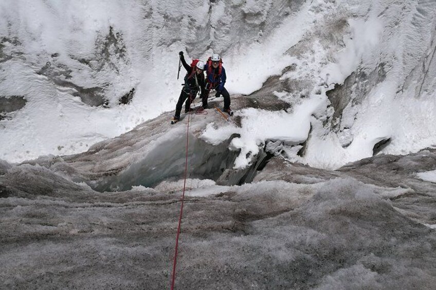 Mountaineering practices on the glacier before climbing the mountain