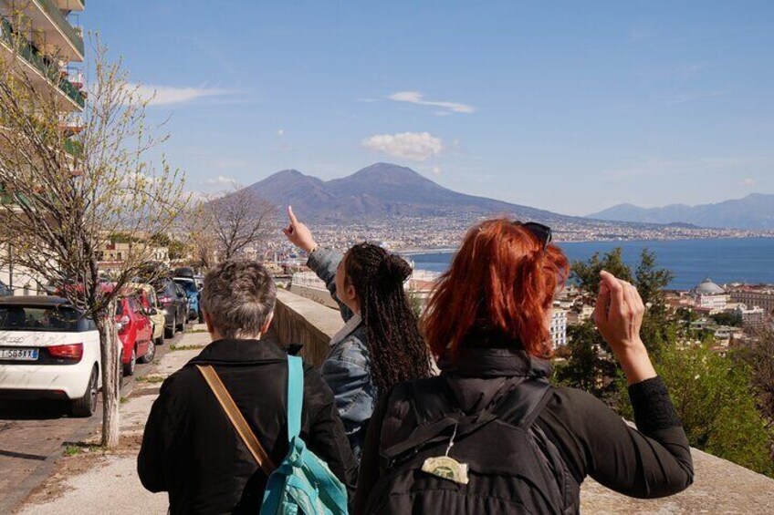 Panoramic historical walking tour of Naples: rich and poor areas