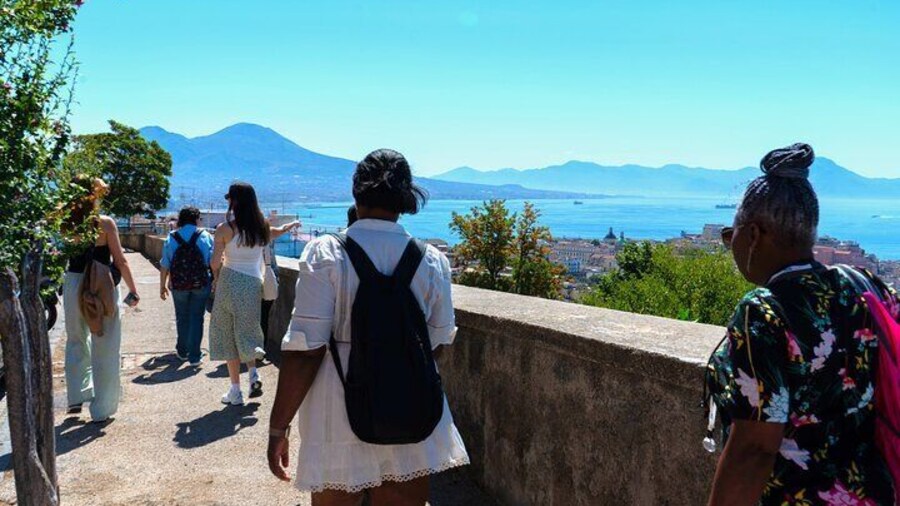 Naples Panoramic Walking Tour: From the hill to the center