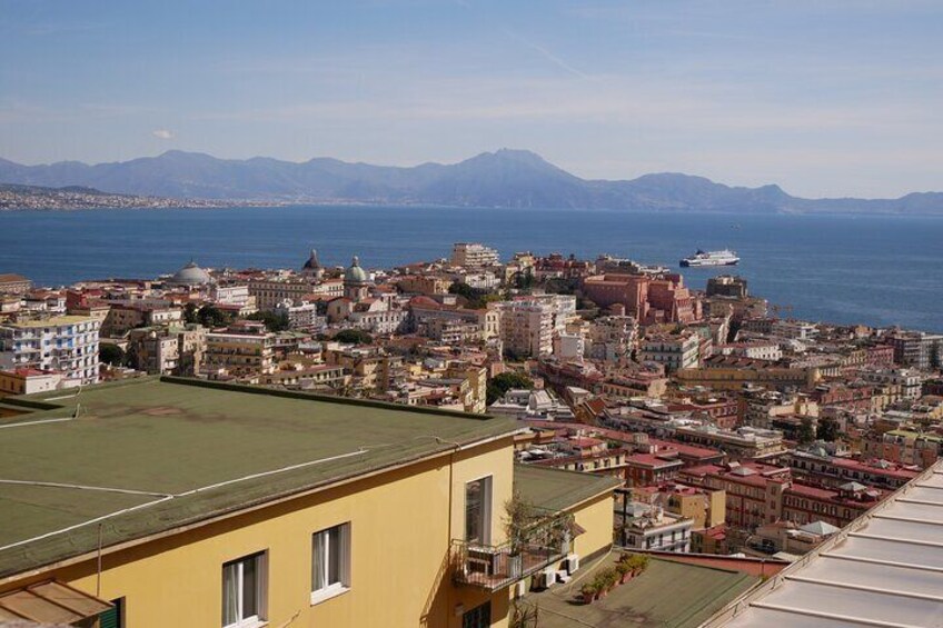 Panoramic historical walking tour of Naples: rich and poor areas